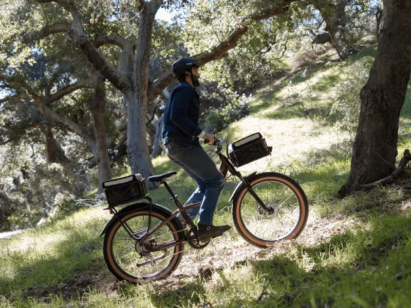 strict_Radster_Trail_Large_Copper_Red_Lifestyle_3 (1)